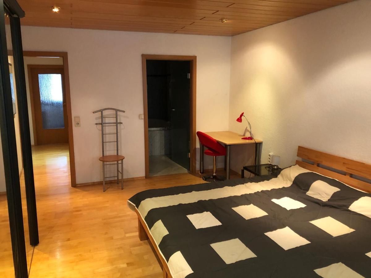 Wohnung Fuer 4 Personen, 2 Schlafzimmer, 2 Parkplaetze, Wlan Konstanz Bagian luar foto