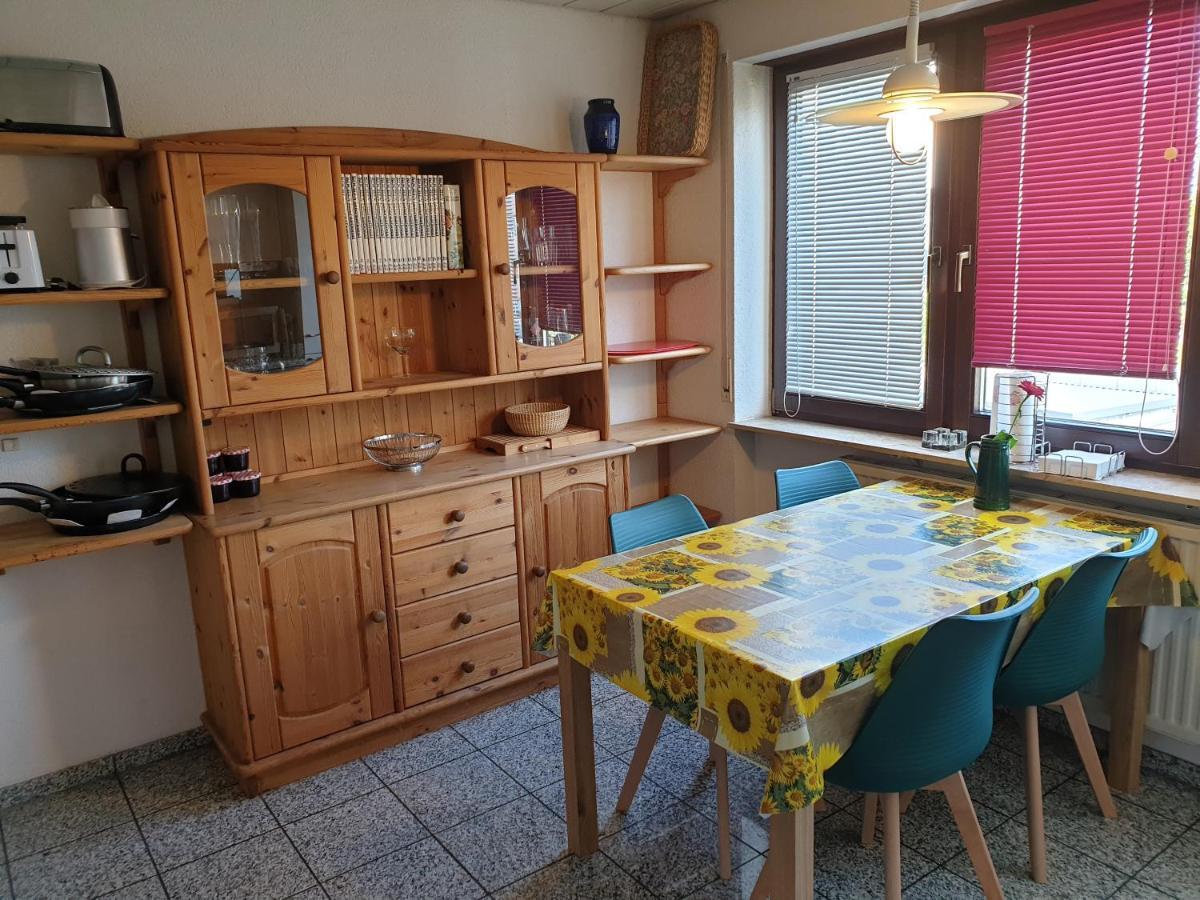 Wohnung Fuer 4 Personen, 2 Schlafzimmer, 2 Parkplaetze, Wlan Konstanz Bagian luar foto