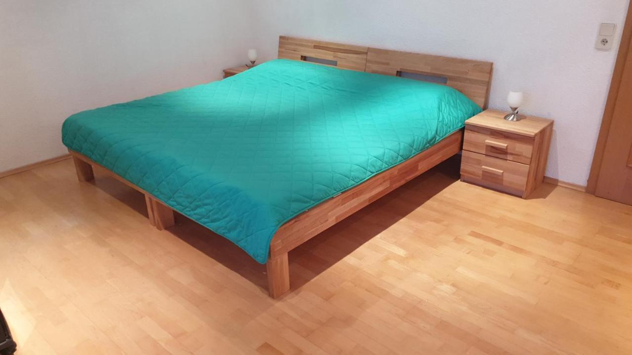 Wohnung Fuer 4 Personen, 2 Schlafzimmer, 2 Parkplaetze, Wlan Konstanz Bagian luar foto