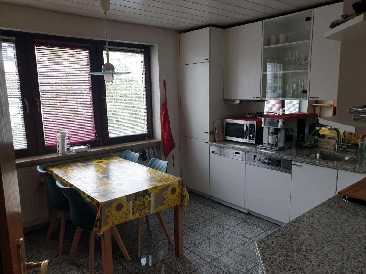 Wohnung Fuer 4 Personen, 2 Schlafzimmer, 2 Parkplaetze, Wlan Konstanz Bagian luar foto