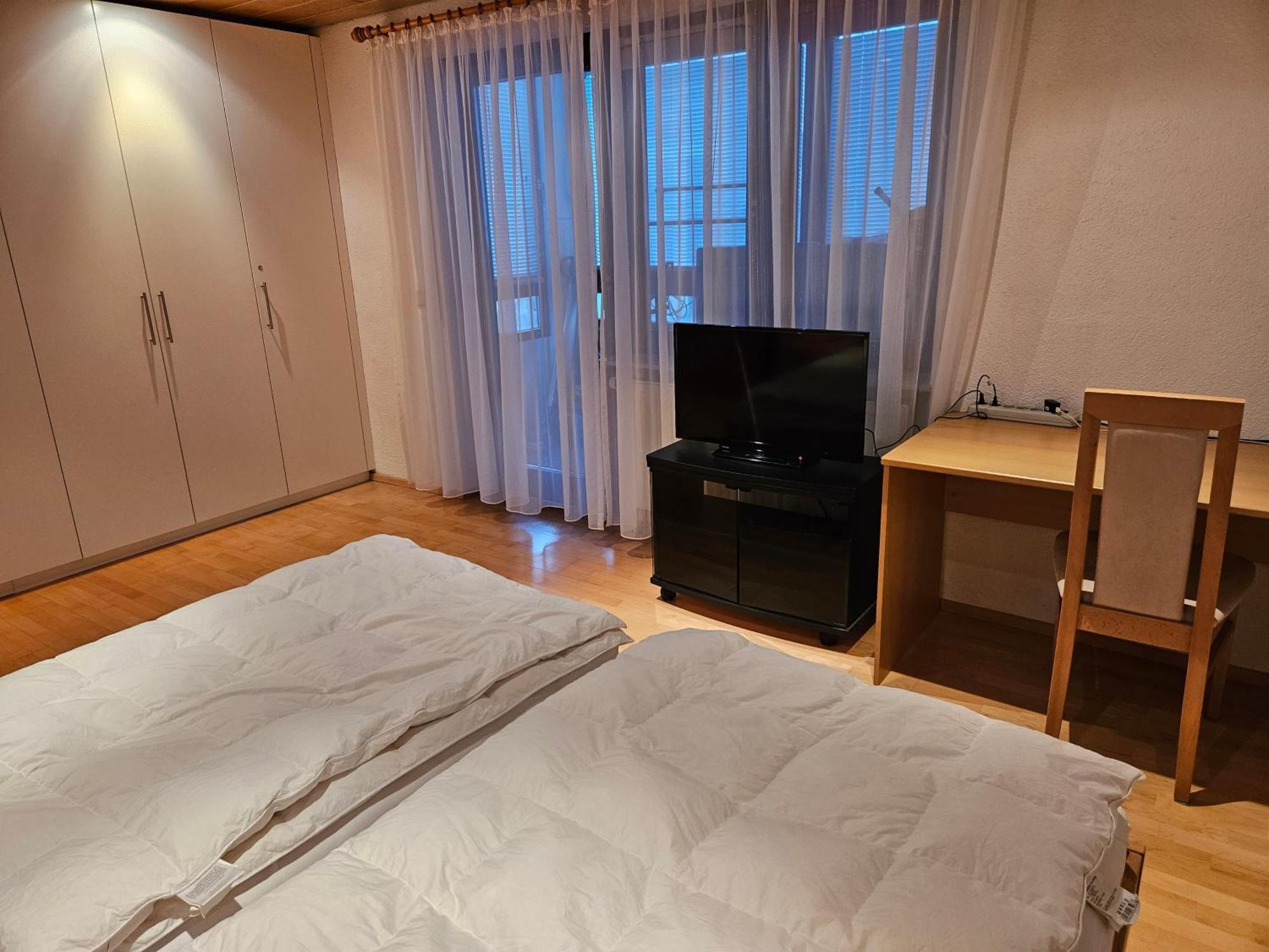 Wohnung Fuer 4 Personen, 2 Schlafzimmer, 2 Parkplaetze, Wlan Konstanz Bagian luar foto